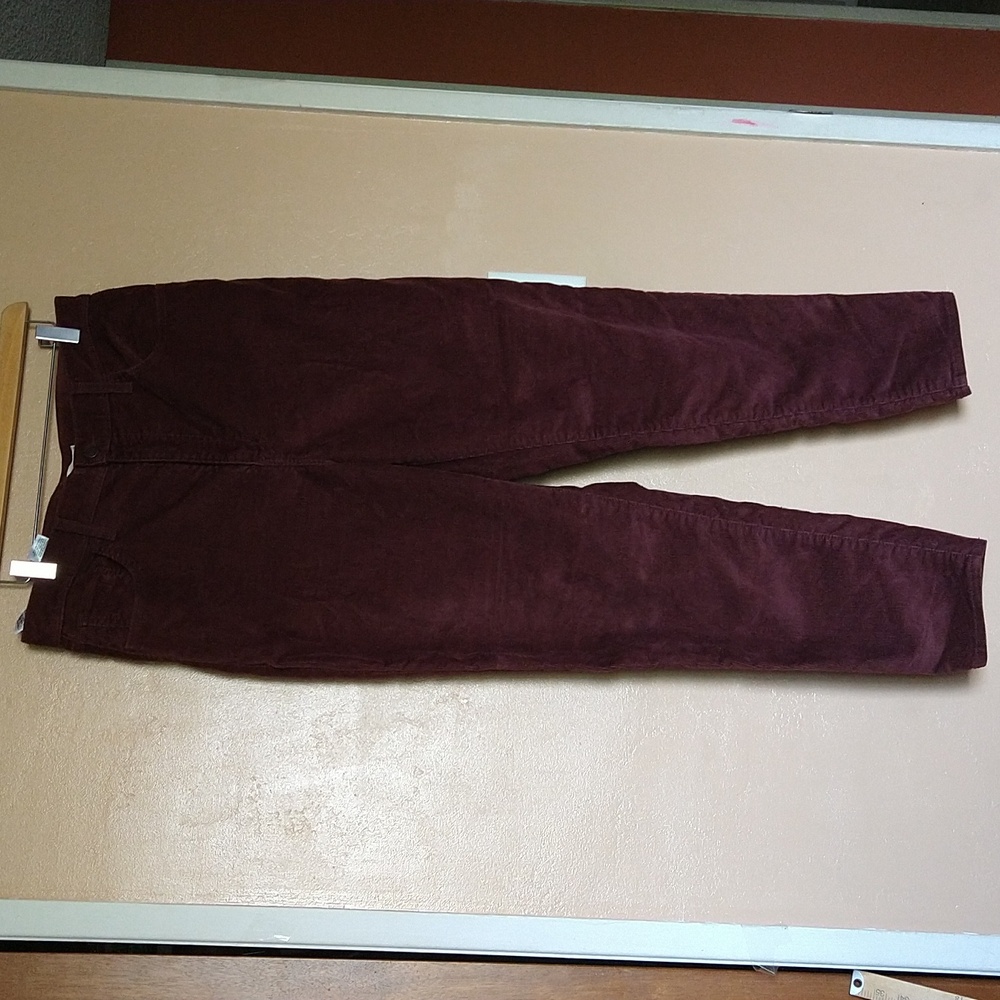 Levis High Waisted Mom Corduroy Jeans Size 32